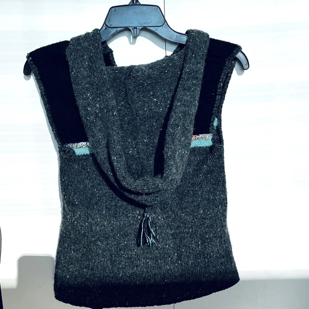 Vintage Y2K 2001 Urban Outfitters Bulldog Sleeveless Sweater - Picture 2 of 2